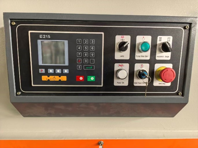 Гидравлическая гильотина Metal Master HCJ 2580 SE