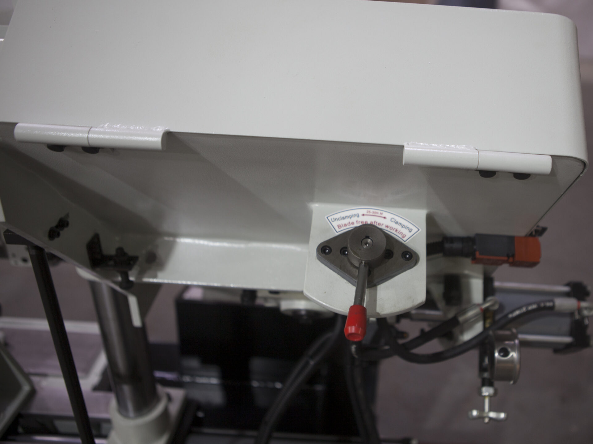 Станок ленточнопильный полуавтоматический Stalex TGK-4235