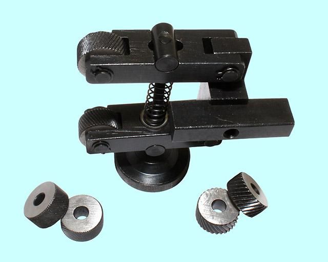 Державка суппортная 2-х роликовая 10х14х51мм регулируемая, для накатки косых рифлений, с роликами d 20.0х9.5х6.4мм Державка суппортная 2-х роликовая 10х14х51мм регулируемая, для накатки косых рифлений, с роликами d 20.0х9.5х6.4мм