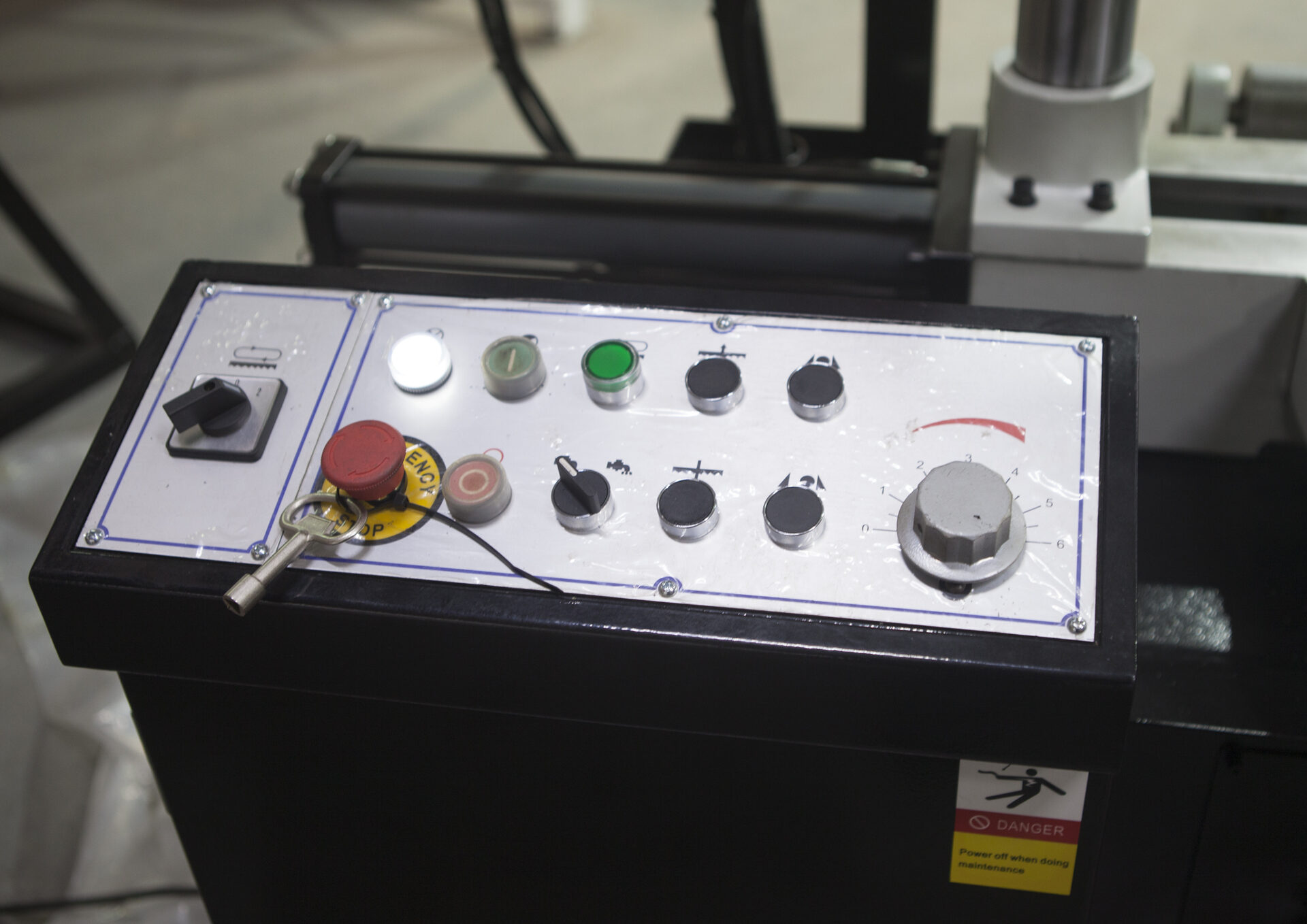 Станок ленточнопильный полуавтоматический Stalex TGK-4235