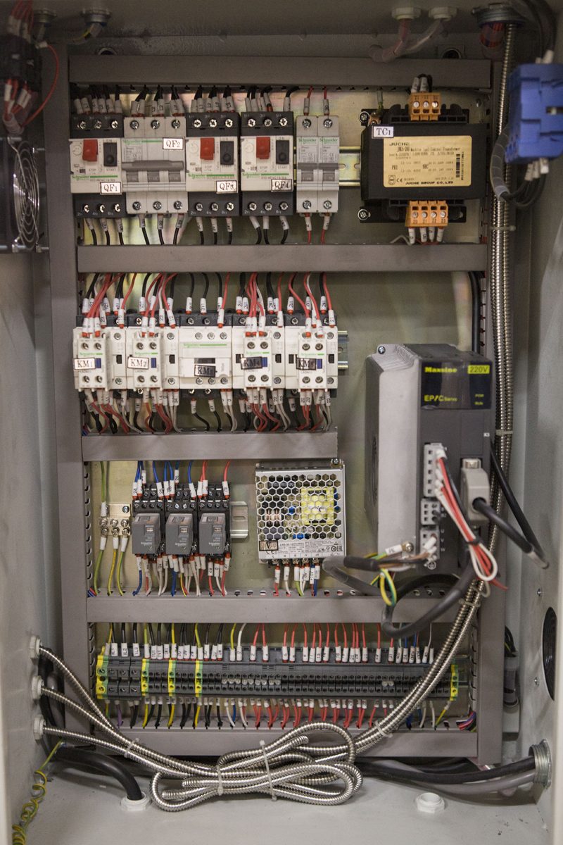 Широкоуниверсальный фрезерный станок Stalex MUF150 Servo