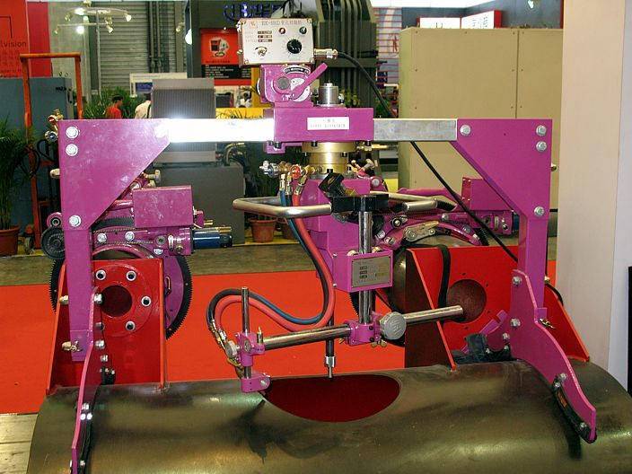 Машина для вырезания отверстий в трубах HK-600D Машина для вырезания отверстий в трубах HK-600D