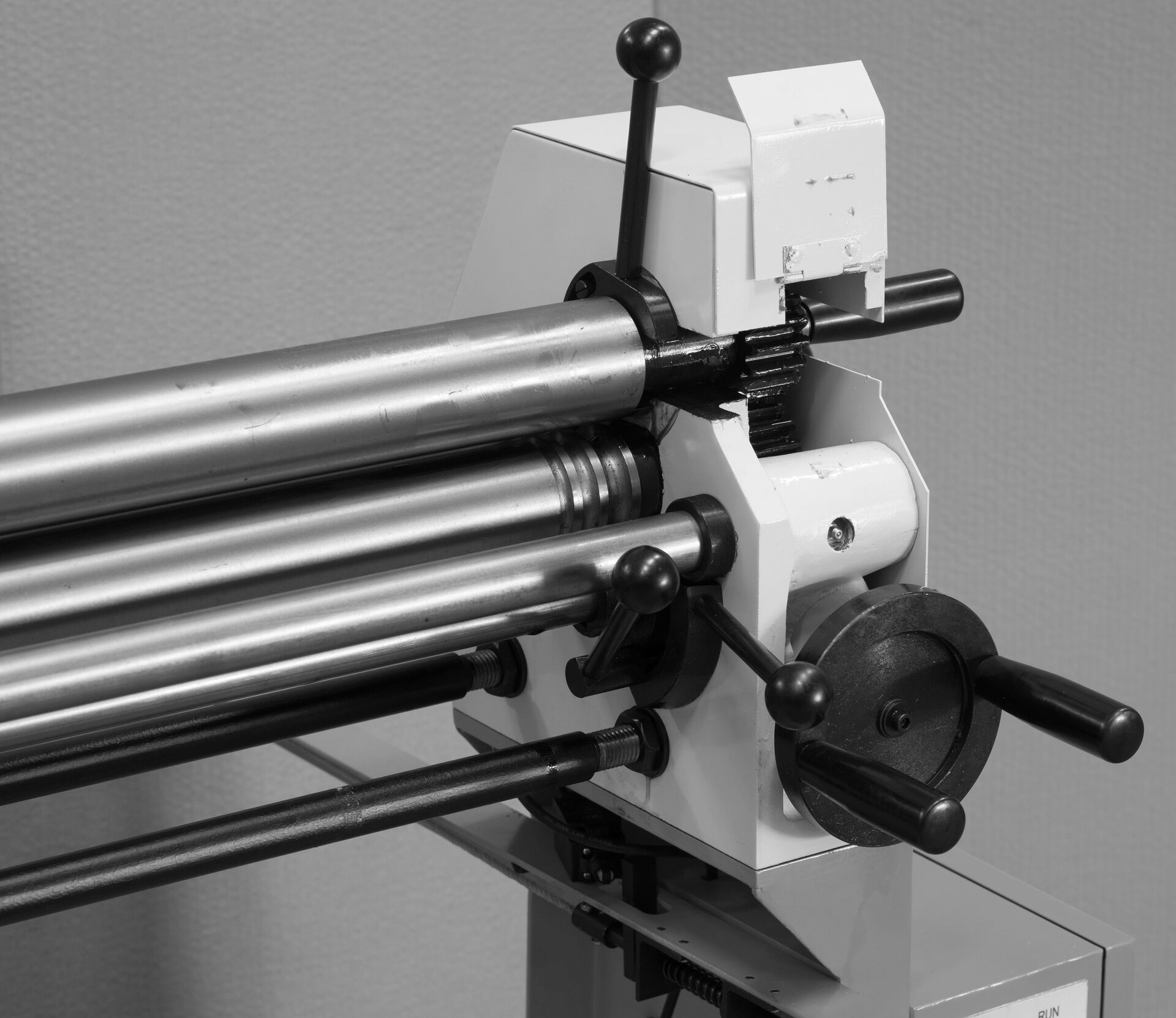 Станок вальцовочный электромеханический Stalex ESR-1300х1.5E