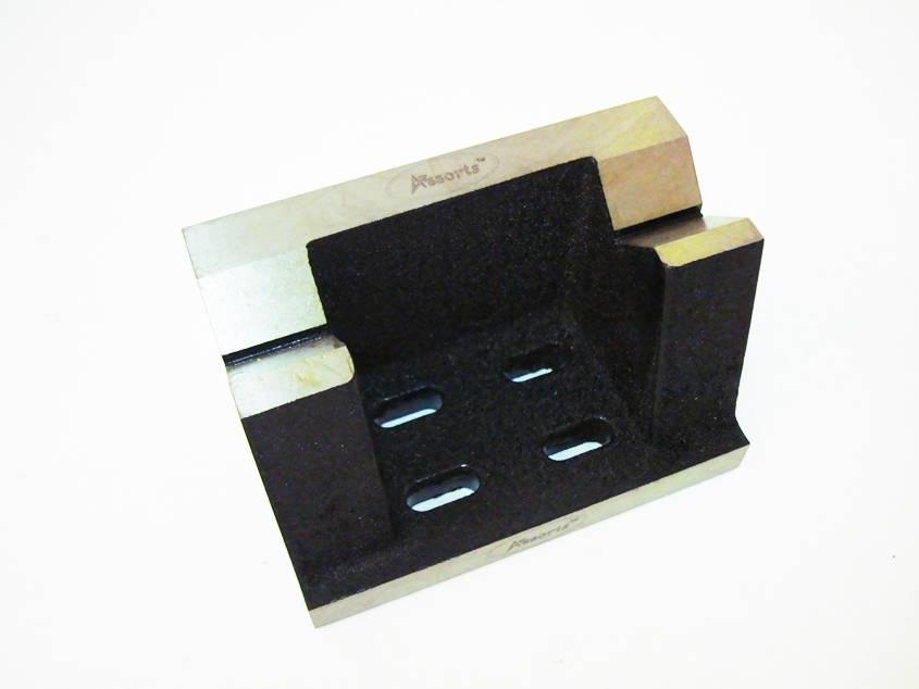 Уголок установочный Proma с призмами 75х75х125мм 0020